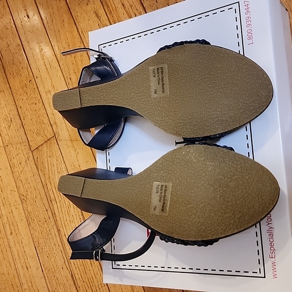 Sandals - Picture 3 of 6